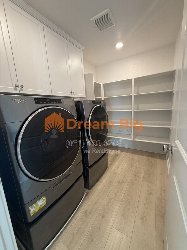Building Photo - 2256 Stelamar Wy