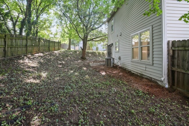 Building Photo - This stylish 4 bedroom, 2.5-bath rental is a true find!