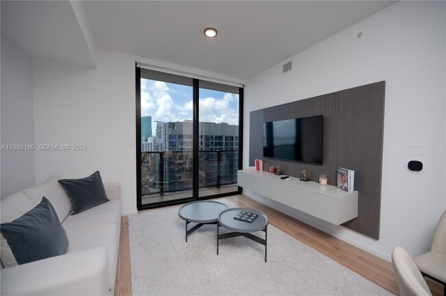 Building Photo - 398 NE 5th St