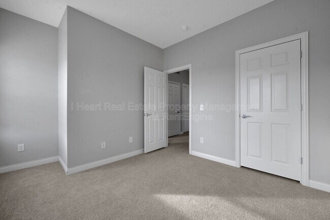 Building Photo - 5635 Holly River Ave