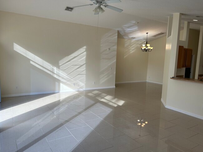 Building Photo - 375 Lexington Ave SW