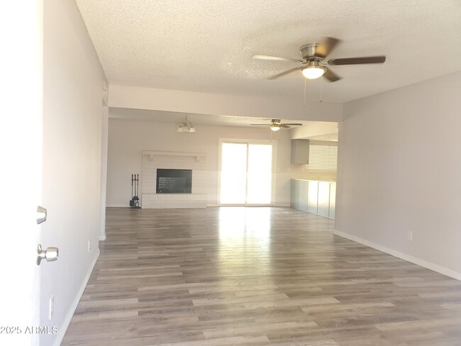 Building Photo - 1511 E Desert Dr