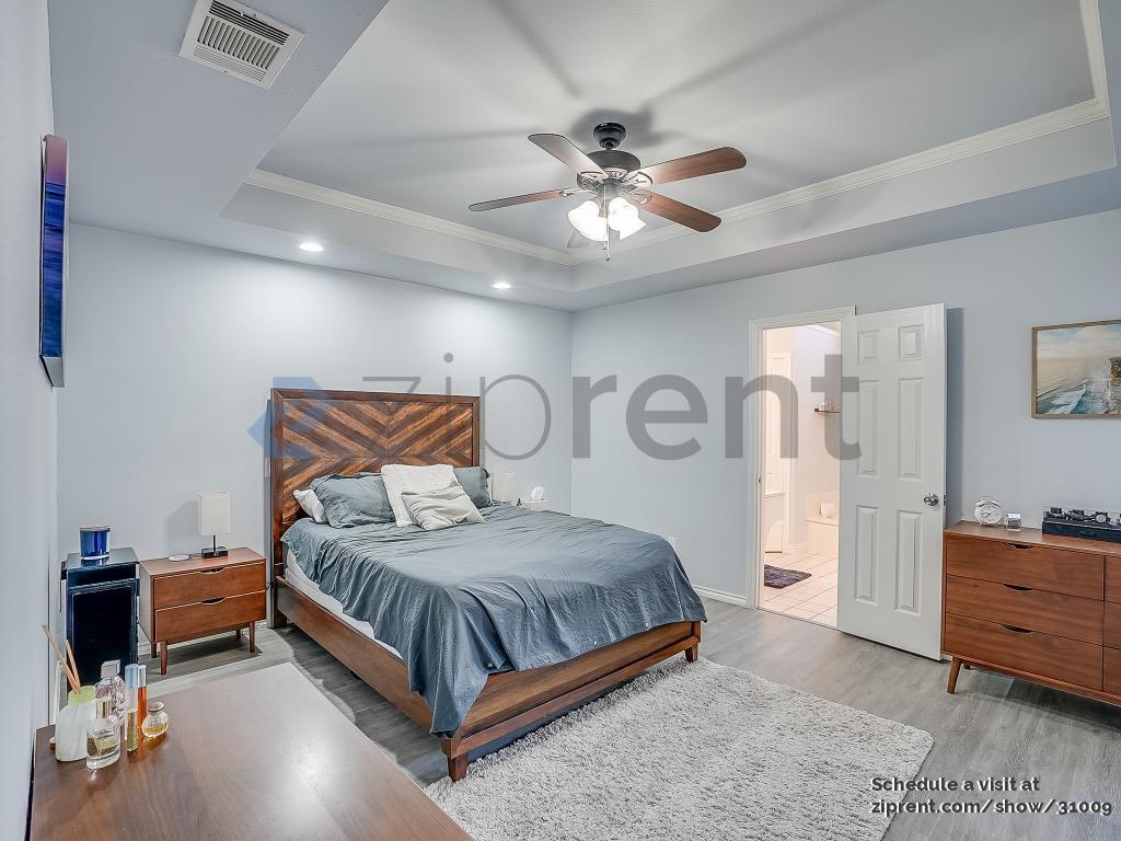 Building Photo - 4211 Meadow Ridge Dr