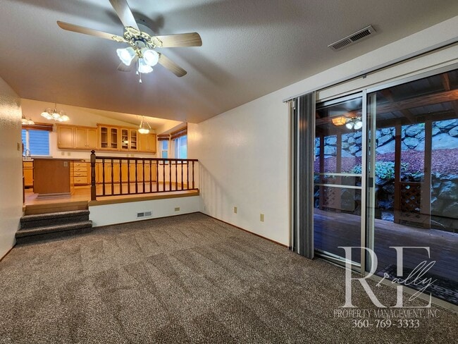 Building Photo - Spacious Silverdale Tri-Level with Hot Tub & Stylish Kitchen