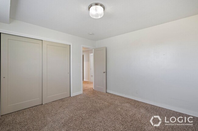 Building Photo - 23 W 1500 S