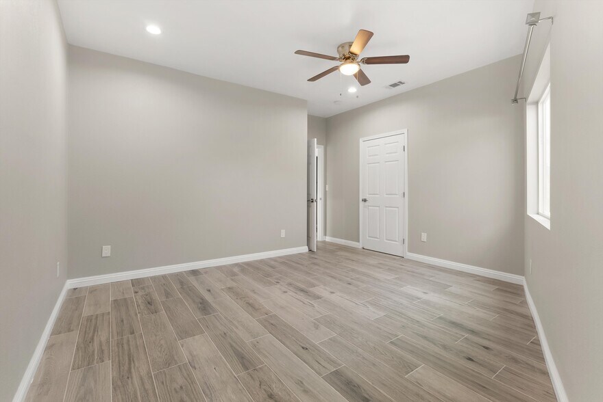 Building Photo - 10508 Mattock Ave