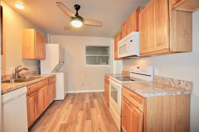 Building Photo - 1204 Bois D Arc St