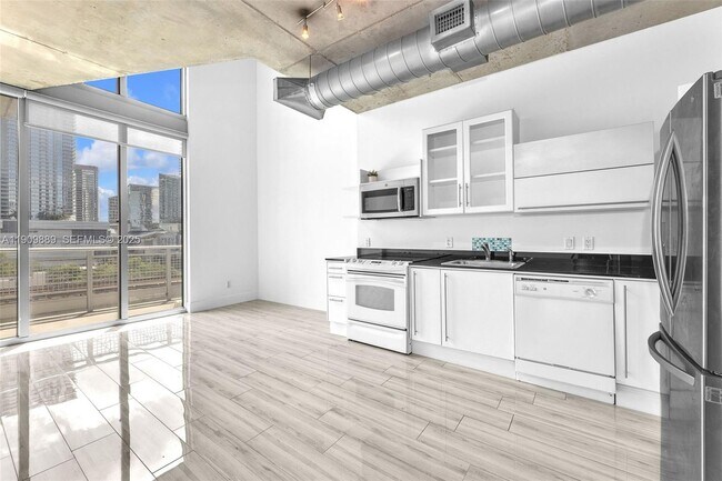 Building Photo - 690 SW 1st Ct