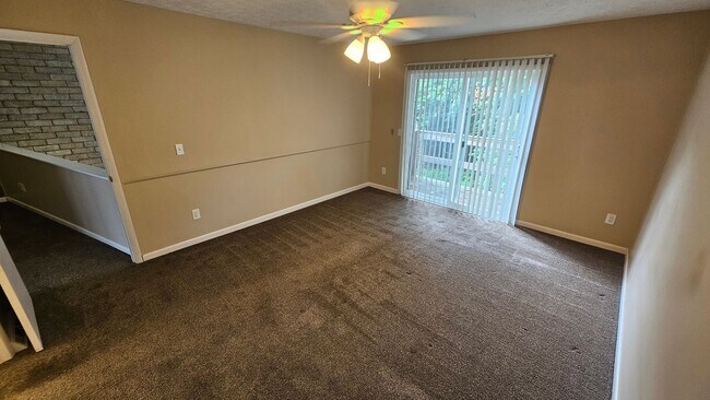 Building Photo - 557-559 Bailey Drive