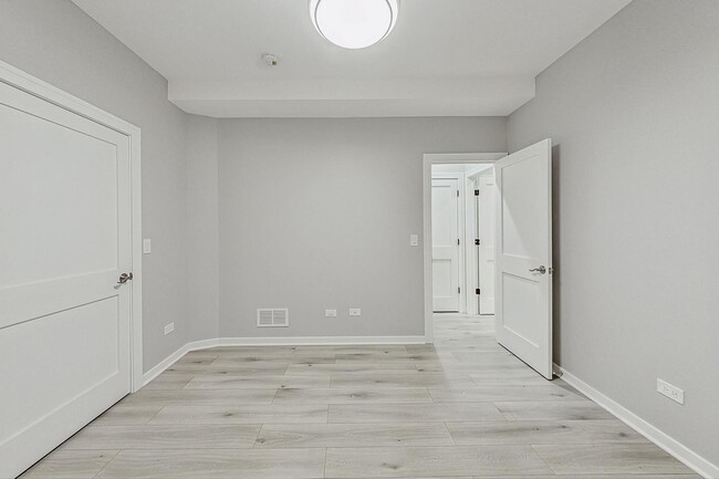 Building Photo - 6626 S Ingleside Ave