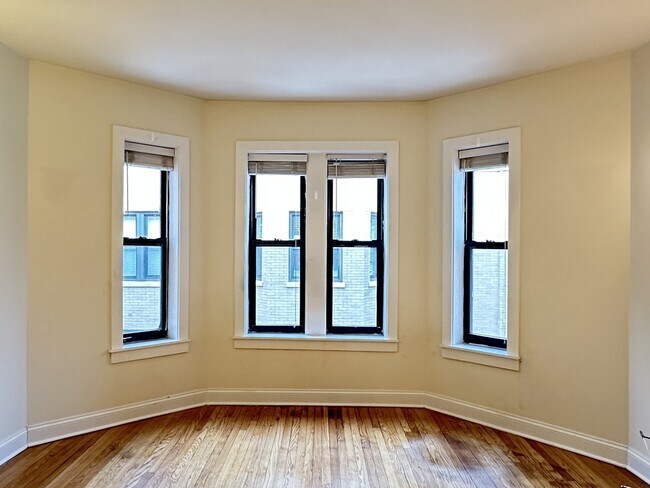 Building Photo - 4039.5 N Ashland Ave