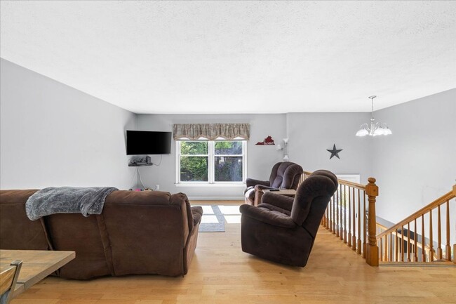 Building Photo - Spacious Home with Amazing Fenced Yard in ...