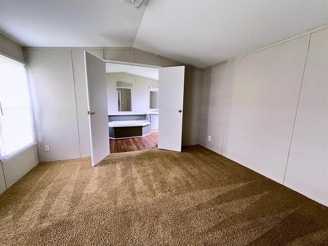 Building Photo - 4512 Rainbow Ln