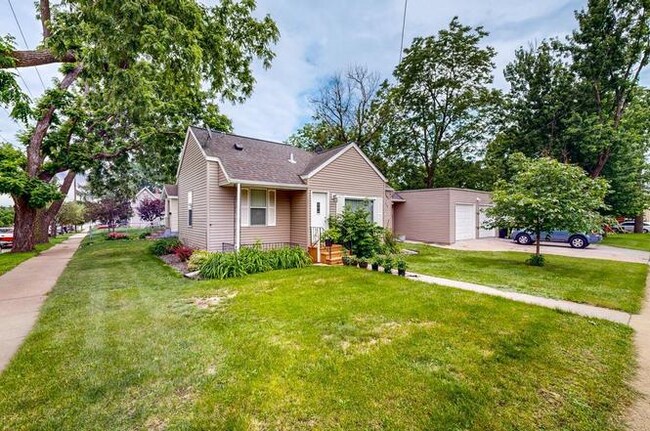 Building Photo - 620 2nd Ave NW