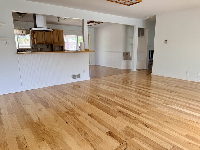 Building Photo - 1208 Hermosa Ave