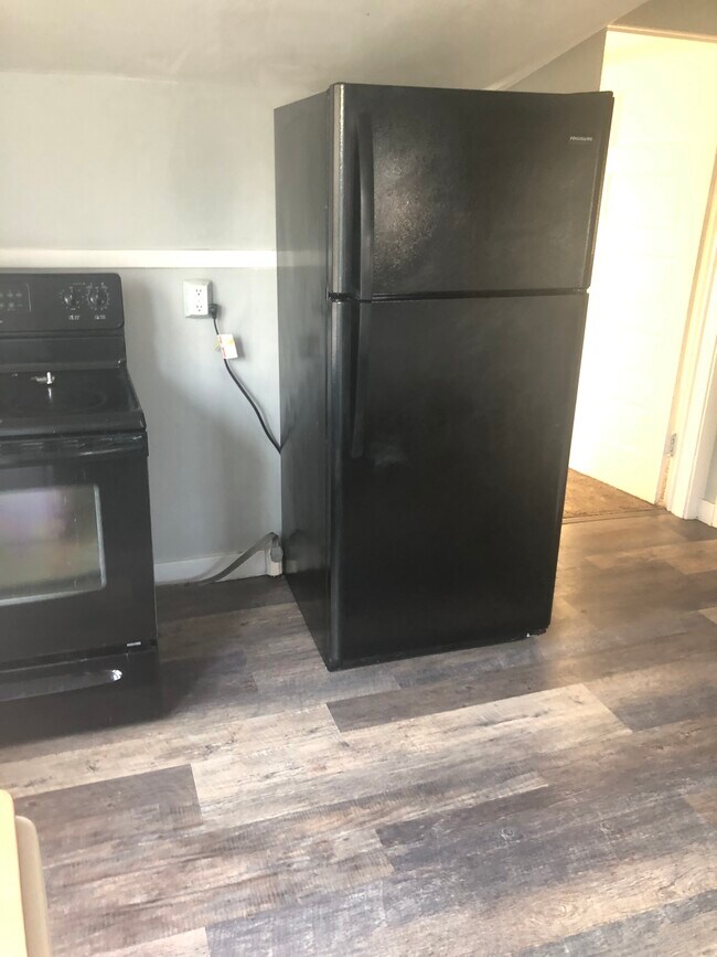 Building Photo - 2502 N Calispel St