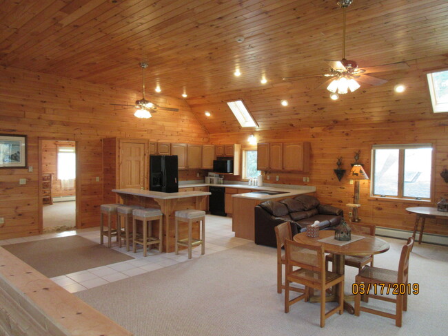 Kitchen - 112 N Colony Cove Rd