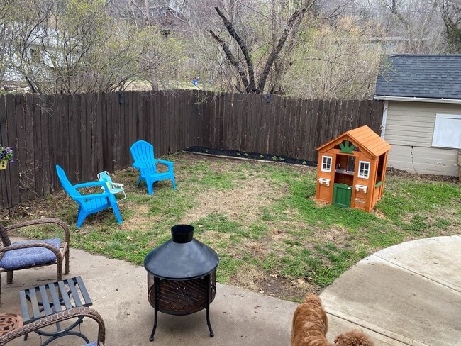 Building Photo - Single Family Home Available August 5th!