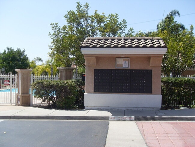 Building Photo - 2 BR / 2.5 BA 1420SQFT Chula Vista Apartment