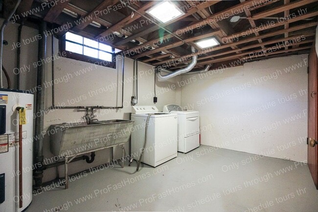 Building Photo - 2714 SE 48th Av