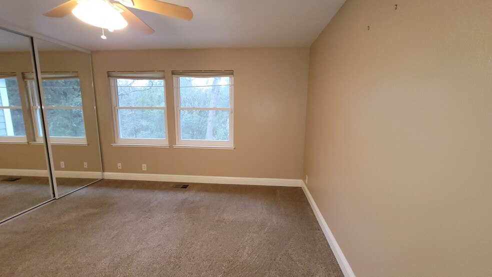 Building Photo - 788 Center Ave