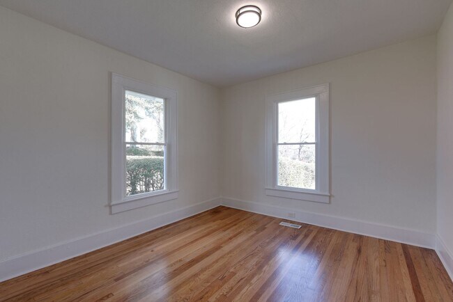 Building Photo - Newly renovated 2bed/1bath