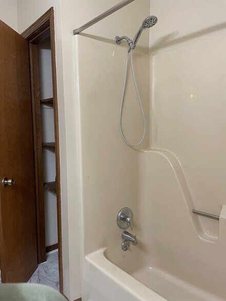 Bathroom - 5459 Hebbardsville Rd