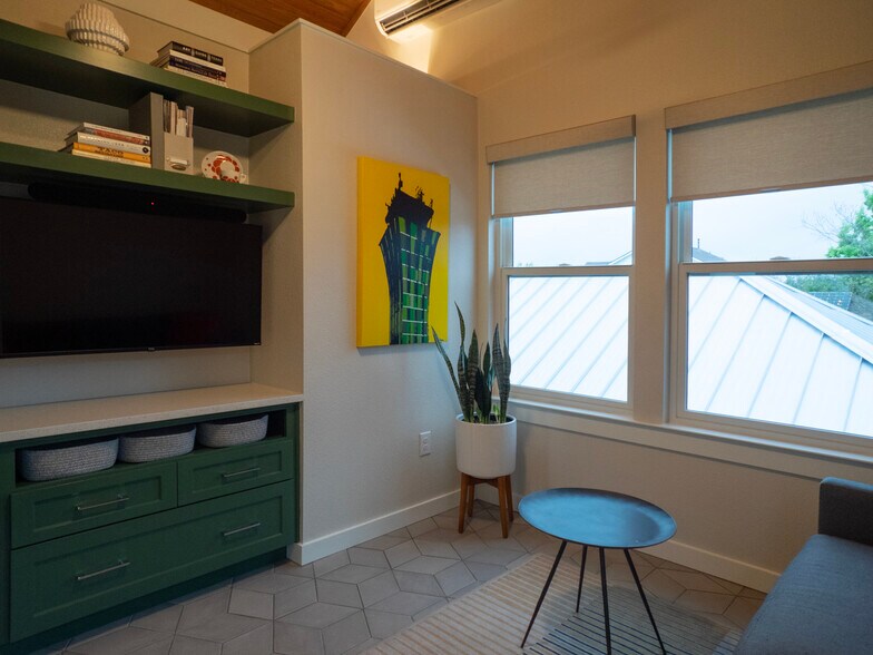 Building Photo - 2016 McCloskey St