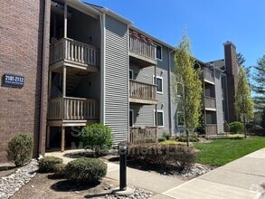 Building Photo - 2109 Ravens Crest Dr