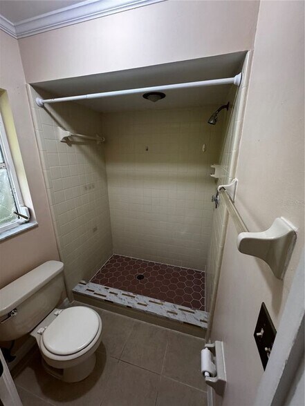 Building Photo - 2115 Stewart Ln