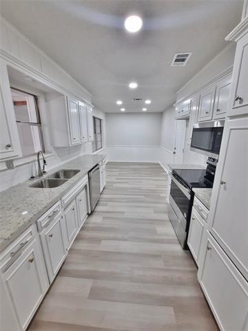 Building Photo - 313 NW Suzanne Terrace