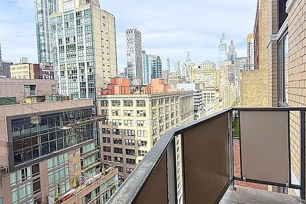 Building Photo - 407 Park Ave S