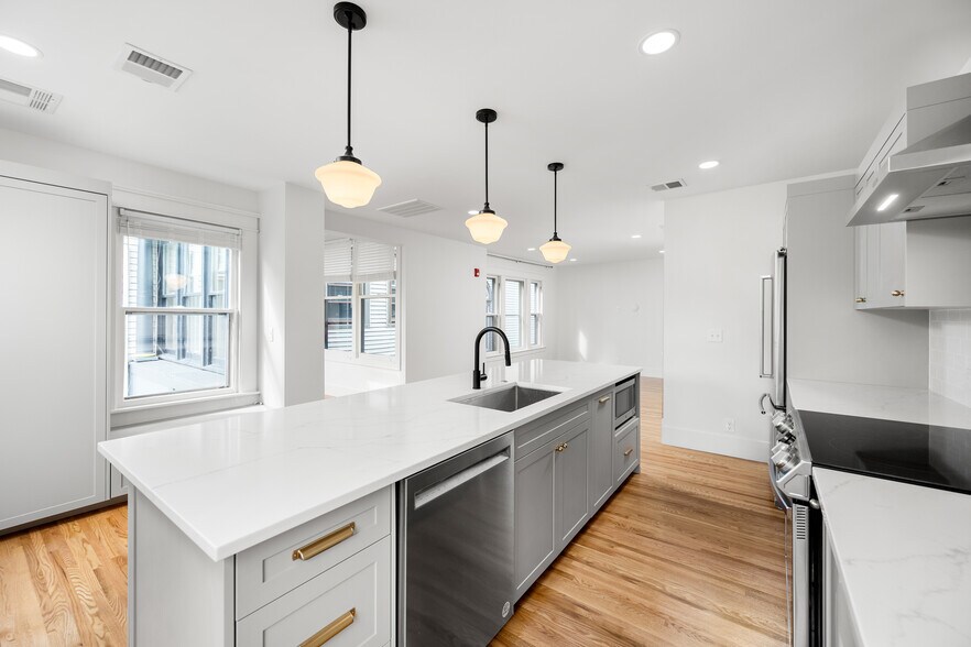 Building Photo - 349 Elmwood Ave
