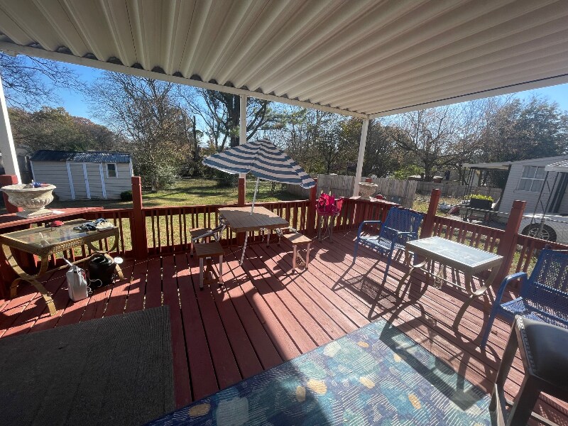 Building Photo - 1901 Cherry St