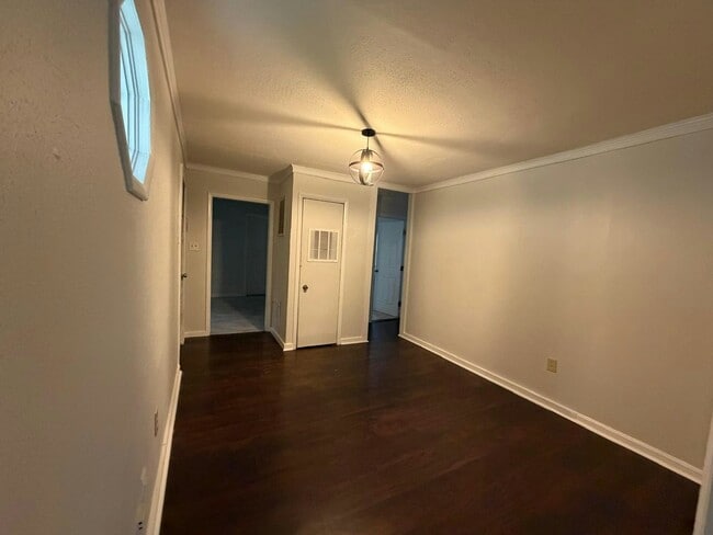 Building Photo - 307 4th St