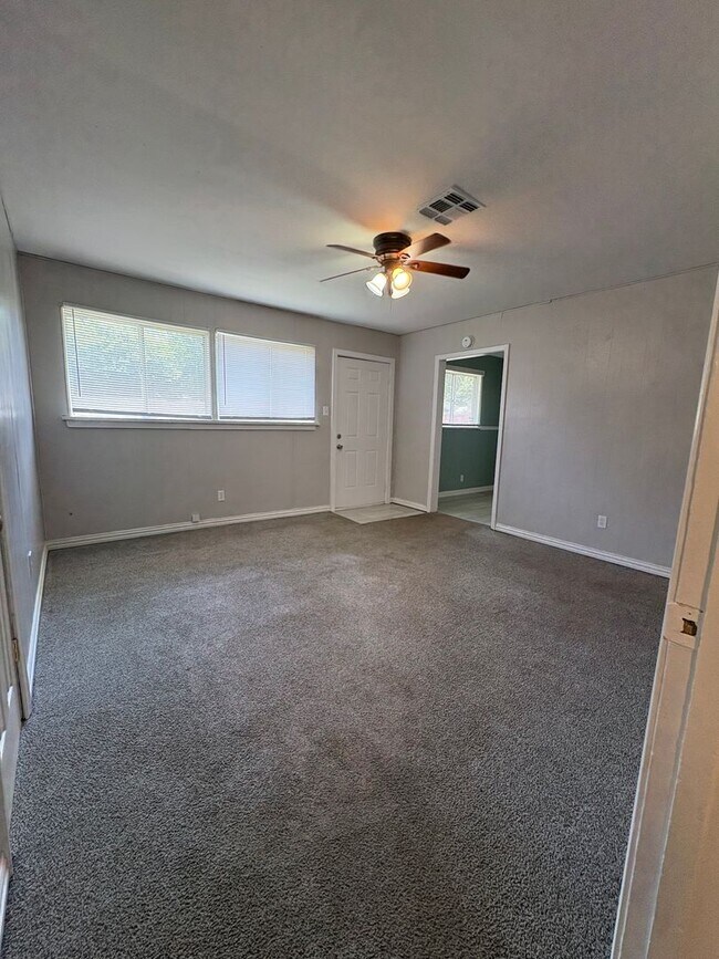 Building Photo - 8408 David Dr