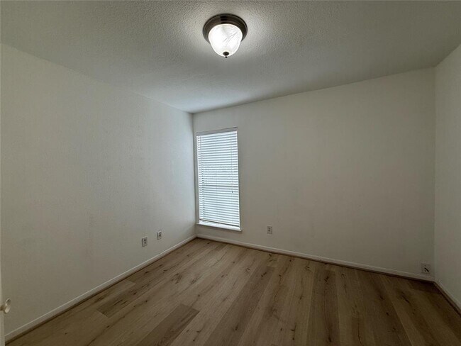 Building Photo - 5711 Sugar Hill Dr