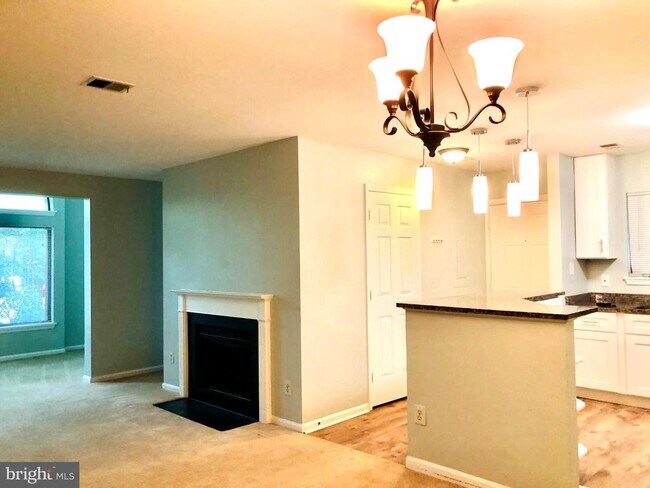 Building Photo - 2804 Lee Oaks Pl