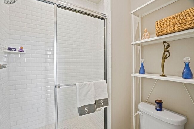 Building Photo - 820 Fern Pl NW