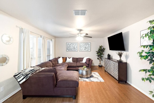 Building Photo - 7418 Lake Livingston Dr