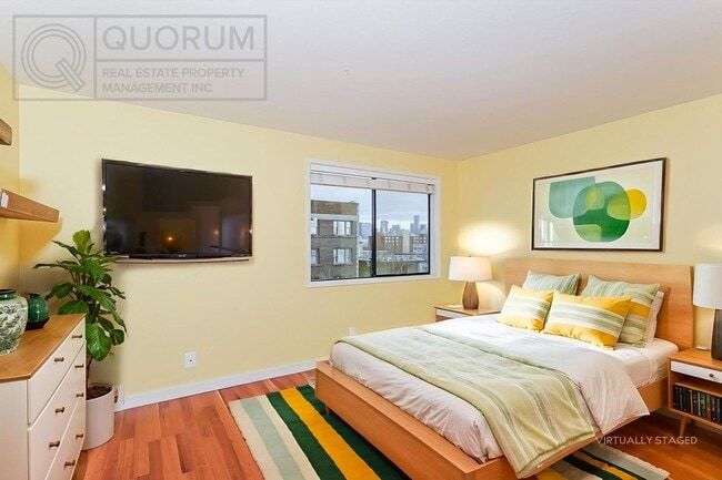 Building Photo - Spectacular Top Floor Condo with Stunning Views in Queen Anne