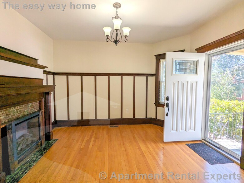 Building Photo - 108 W Quincy St