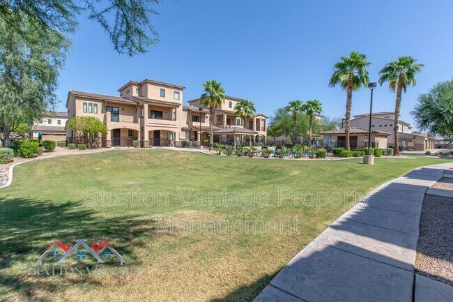 Building Photo - 2821 S Skyline Dr