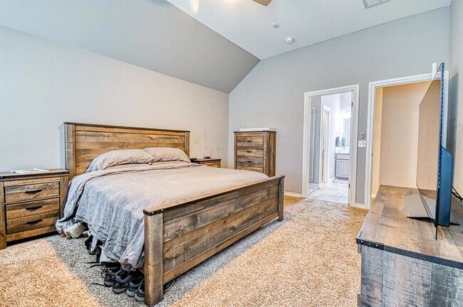 Building Photo - 2204 Alameda Park Dr