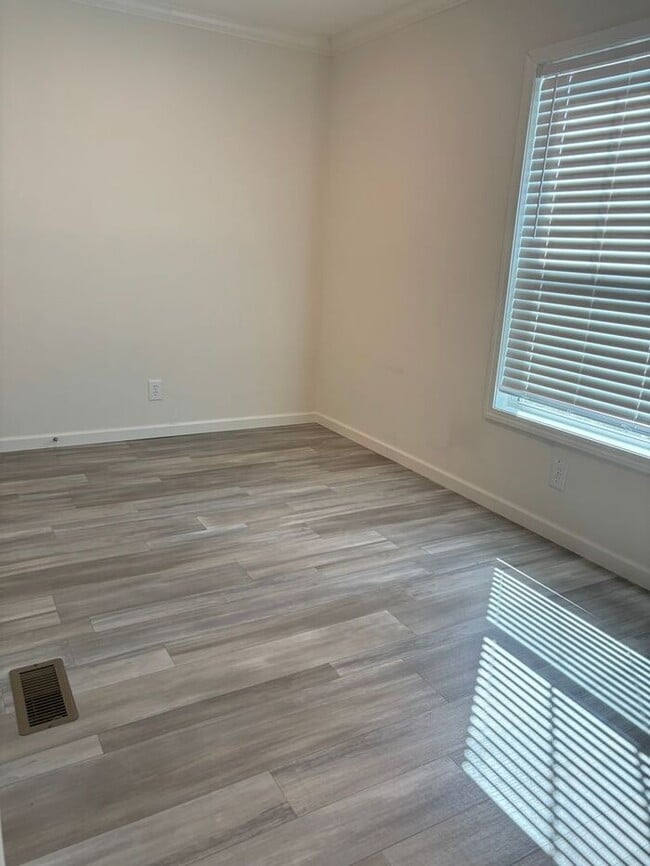 Building Photo - 173 Plum Dr