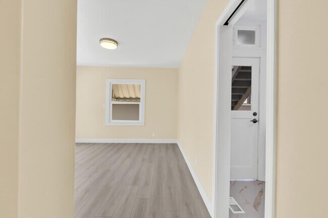 Building Photo - 2114 23rd St