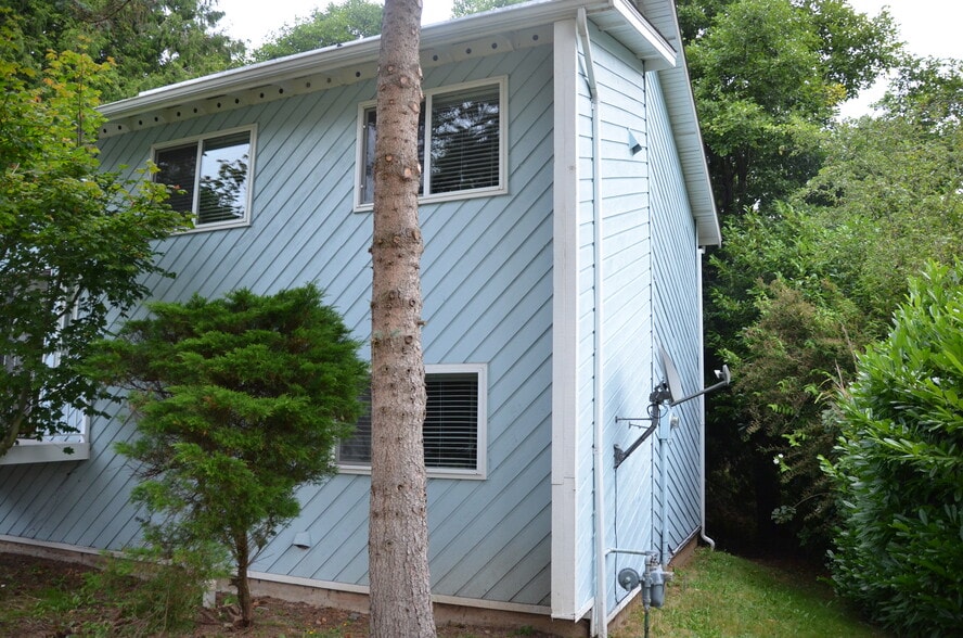 Building Photo - 3700 Beazer