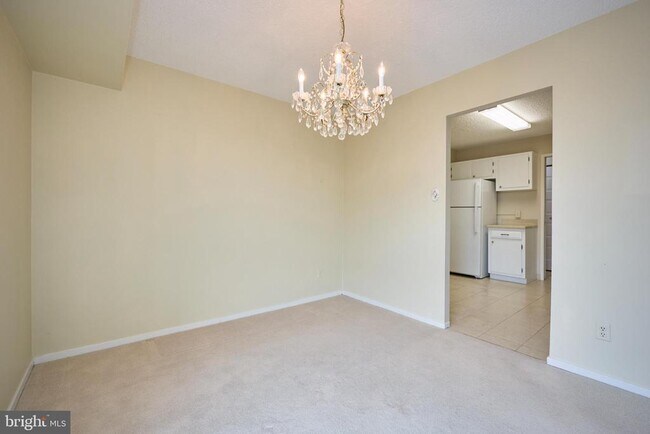 Building Photo - 2300 Pimmit Dr