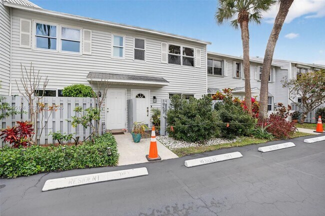 Building Photo - 1953 NE 15th Ave