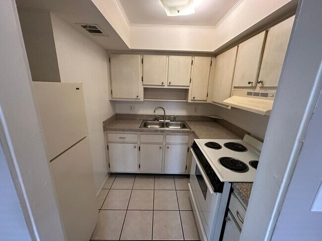 Building Photo - GREEN TEE VILLAGE 1 BED FOR RENT - FAST APPROVAL!